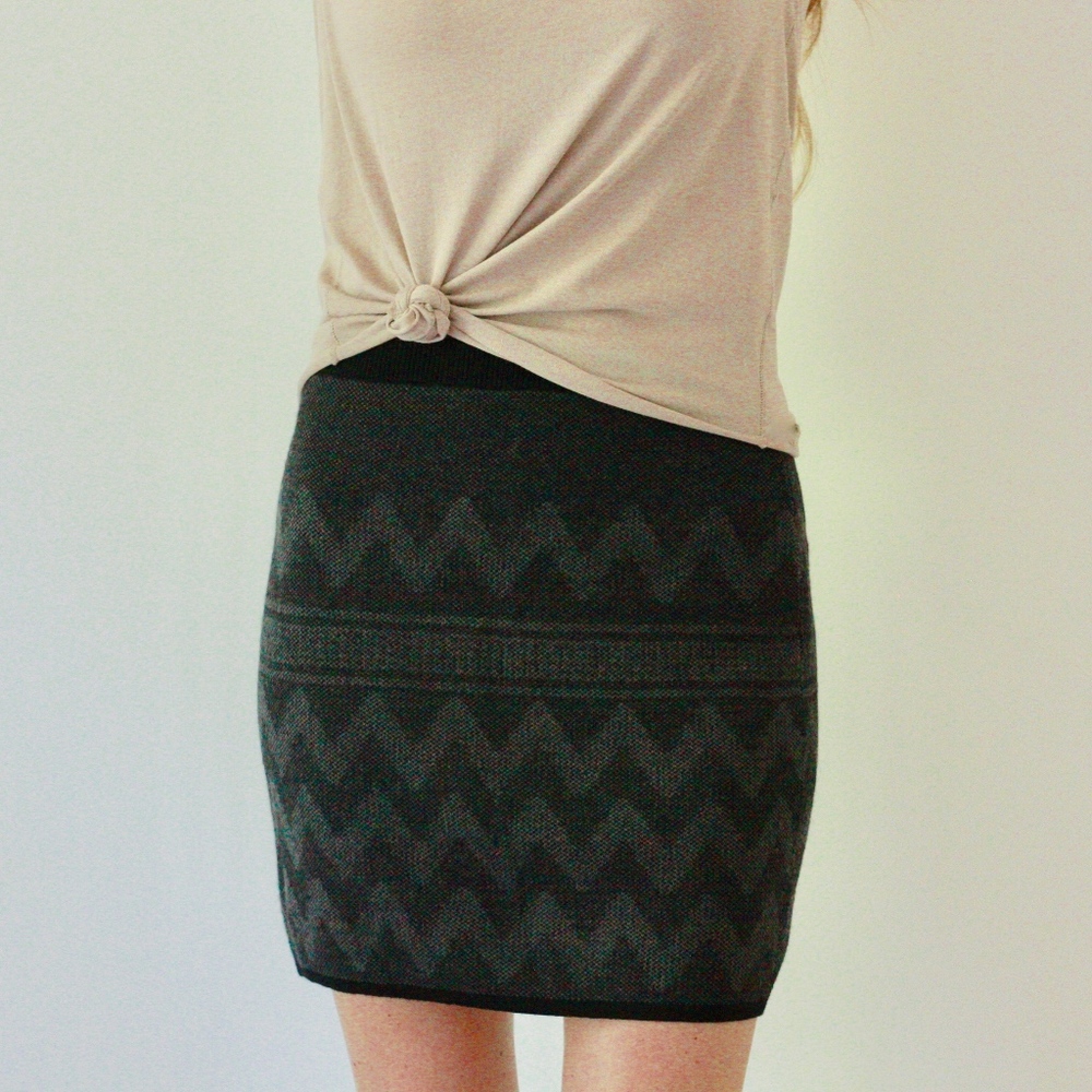 gray + black chevron print mini skirt
